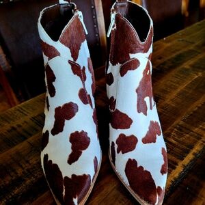 Look Gianni Bini Size 5.5 Brown/ White Cow Print Ankle Booties New Western